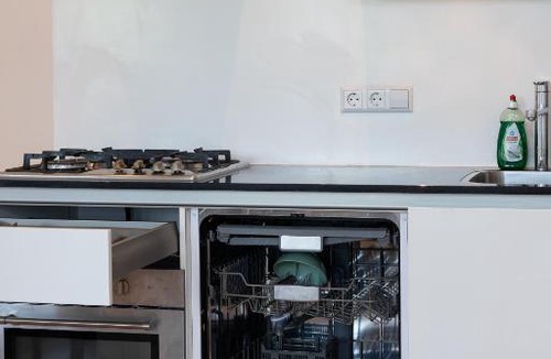 Oude Pijp Apartment | Penthouse spacious apartment with canal view