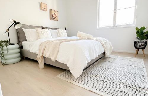 Brisbane Apartment | Penthouse Spot - Sleep 8 - Free Parking - 4km CBD