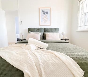 Brisbane Apartment | Penthouse Spot - Sleep 8 - Free Parking - 4km CBD
