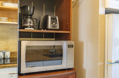 Waikiki Condo | Penthouse Studio in Western Waikiki - convenient location, & stunning views!