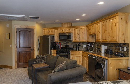 Kellogg Condo | Penthouse Studio Mountain Views; Near Silver