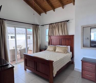 La Iglesia House | Penthouse Suite in shared home near Punta Popy