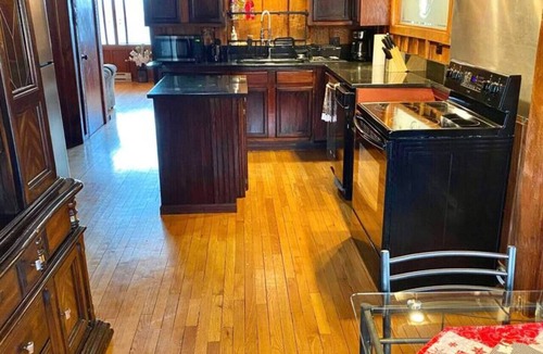 St. Joseph Cabin | Penthouse w/Boho Loft, Jacuzzi, + Balcony -3 BR