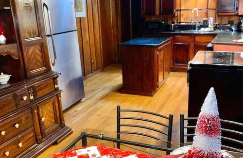 St. Joseph Cabin | Penthouse w/Boho Loft, Jacuzzi, + Balcony -3 BR