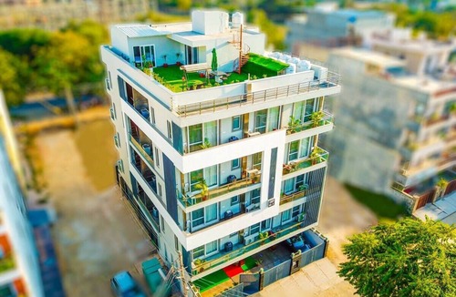 Sushant Lok Apartment | Penthouse W/Jacuzzi, Garden & Extra Room| Pets OK