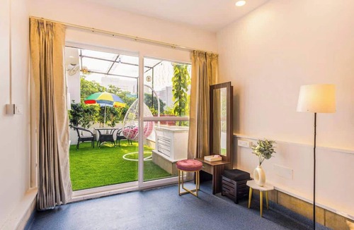 Sector 40 Apartment | Penthouse w/Jacuzzi/steam bath &foot massage