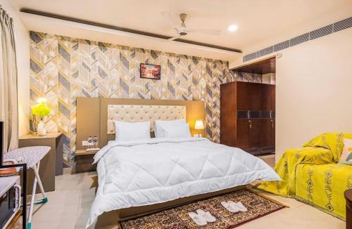 Sector 40 Apartment | Penthouse with Jacuzzi steam bath &foot massage