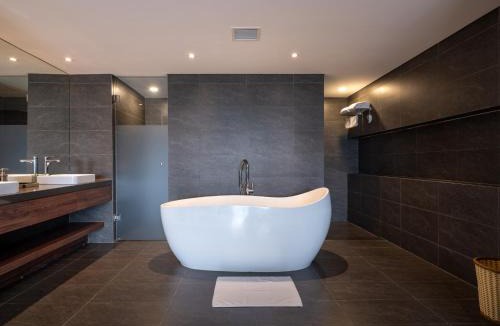 Tay Ho Apartment | Pentstudio 2