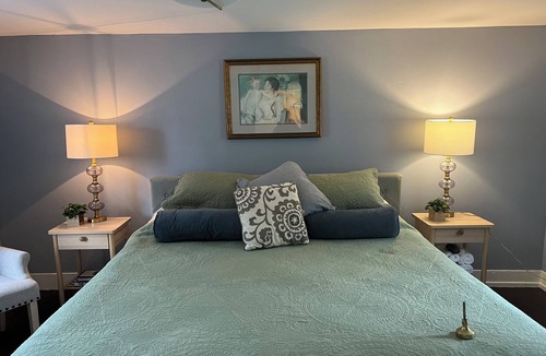 Boyce House | PEONY PLACE Charming 2BR farmhouse in the heart of horse country on flower farm