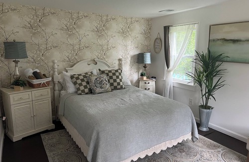 Boyce House | PEONY PLACE Charming 2BR farmhouse in the heart of horse country on flower farm