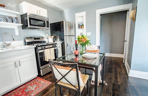 Willmore Apartment | People’s Choice: Central Location, Prkg & Patio