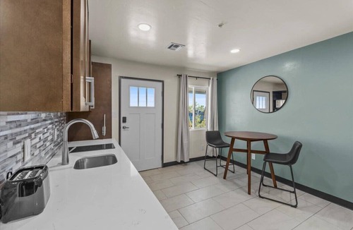 Safford Apartment | Peppertree Studios Su