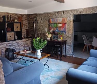 Penafiel House | Pequena Casa rústica com piscina