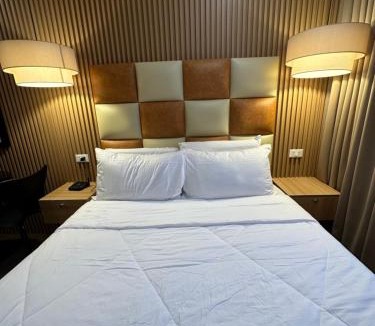 Pinamungajan Hotel | Perc Hotel