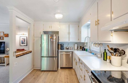 Lawton Park House | Perch - Brygger Cottage: Magnolia rambler & pet-friendly