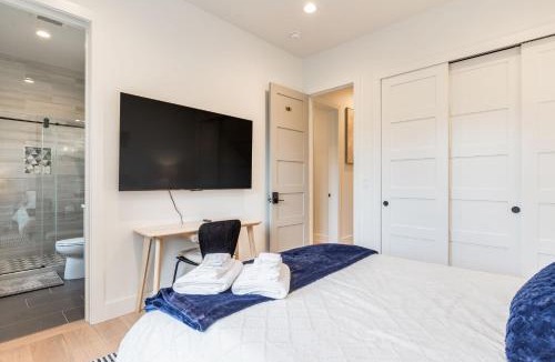 West Bellevue House | Perch - Private Room in Shared Home: Bellevue Splendor Elm Room