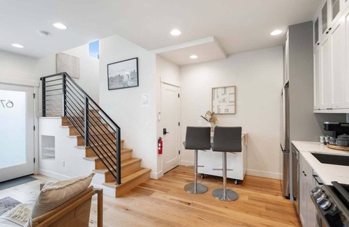 North Queen Anne House | Perch - The Ashworth 67: Chic 3 BR North Queen Ann Retreat with Parking