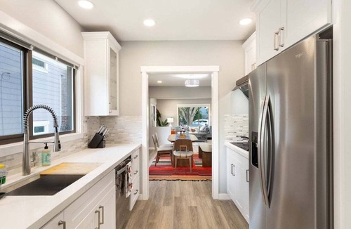 Wallingford House | Perch - The Farmhouse: Walk to Lake Union! 3BR/3BA with Parking