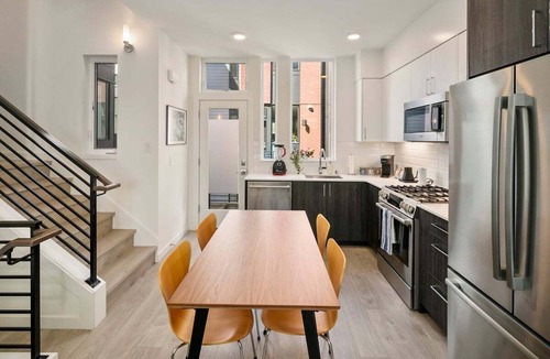 Broadway House | Perch - Urban Abode 18: Modern & Cozy Townhome; Heart of Capitol Hill
