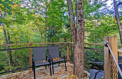 Saint-Faustin-Lac-Carre House | Perched treehouse built around a tree, bridge and deck | Lodging #12