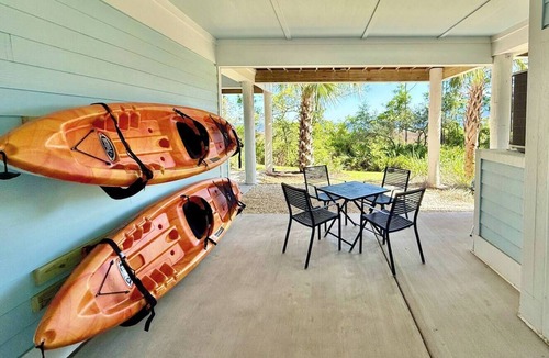 Innerarity Townhomes House | Perdido Bay Hideaway: Kayaks, Bay Views & More!