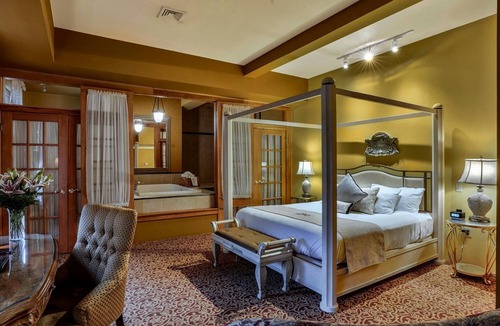 Leacock-Leola-Bareville Hotel | Perfect Retreat in Poolside Suite at Charming Historic Hotel-Modern Comforts-Spa