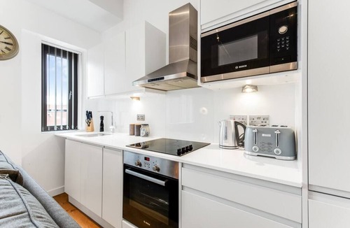 Maidenhead Apartment | Perfect 1 BR Flat- Close to shops