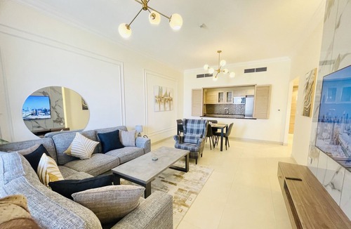 Dubai Apartment | Perfect 1-King+2-Single Beds Suite w/ Free Parking