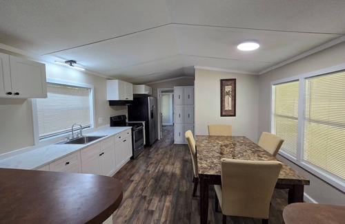 Mims House | Perfect 2-bedroom mobile home in Mims. 10 minutes away from the Space Center
