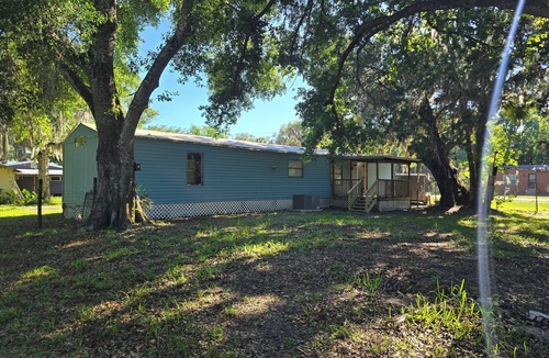 Mims House | Perfect 2-bedroom mobile home in Mims. 10 minutes away from the Space Center