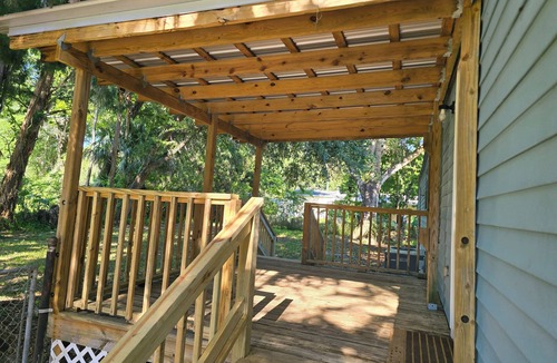Mims House | Perfect 2-bedroom mobile home in Mims. 10 minutes away from the Space Center
