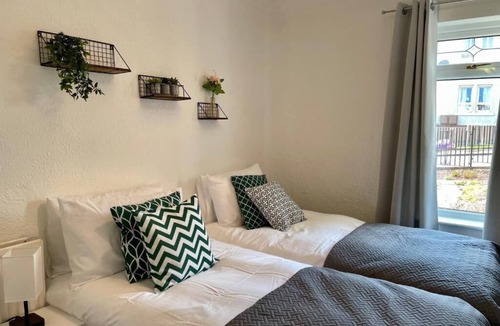 Swindon House | Perfect Accommodation for professionals! Great Connections