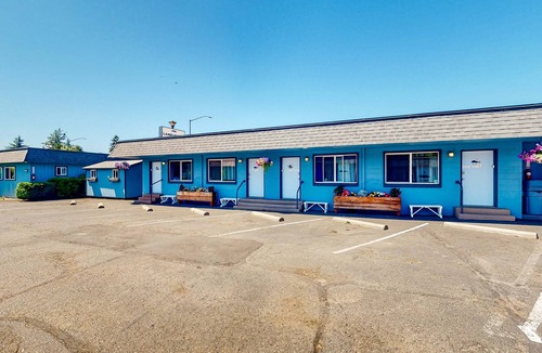 Bandon Apartment | Perfect beach room with fast WiFI - walk to Old Town shops & eateries