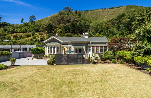 Nelson South Villa | Perfect Central Nelson Location at the City Fringe in The Brook