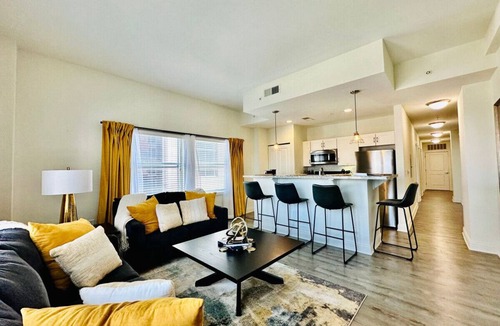 Mile Square Apartment | Perfect Downtown Location For Events And Sports