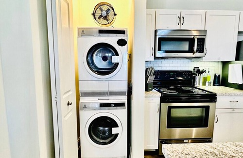 Mile Square Apartment | Perfect Downtown Location For Events And Sports