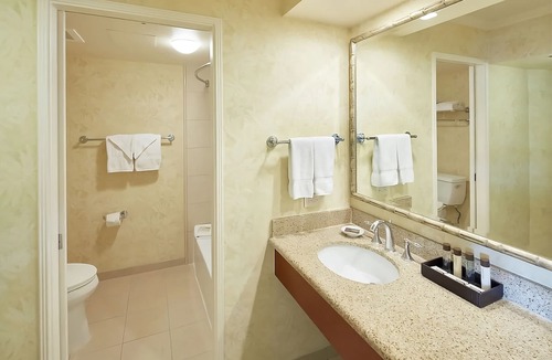 Waikiki Hotel | Perfect Event Location! 3 Great Units, Beachfront, Event Space, 3 Restaurants