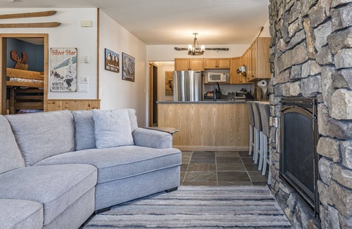 Silver Star Mountain Apartment | Perfect Family Suite, close to the village, bike storage, hot tub, pet friendly!