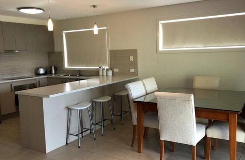 Cowes House | Perfect family getaway, a short walk to beach and shops.