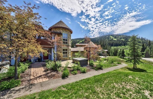 Sun Peaks House | Perfect family vacation home 4 bedroom w/private hot tub