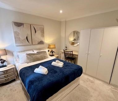 Syon Apartment | Perfect Flat with Garden to 4p - Kew & Richmond