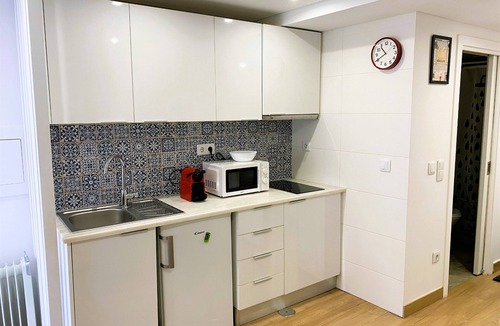 Alfama Apartment | Perfect for 2 Studio in iconic Graça. Wifi, Tram28