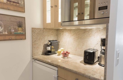Quartier du Gros-Caillou Apartment | Perfect for 3! Charming-Top of Eiffel View-Rue Cler Markets