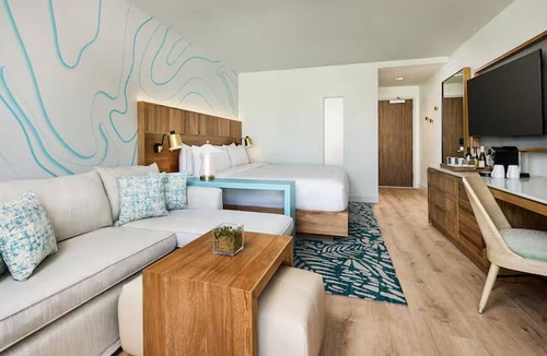 Marathon Hotel | Perfect for Beachside Relaxation! Outdoor Pool, Pets Allowed, Near Pigeon Key!