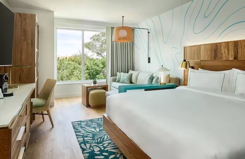 Marathon Hotel | Perfect for Beachside Relaxation! Outdoor Pool, Pets Allowed, Near Pigeon Key!