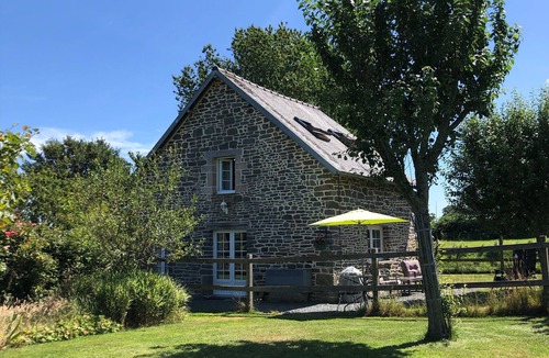 Le Mesnil-Garnier Cottage | Perfect for couples! Quality renovation and ideal location. Free Wifi. Bikes.
