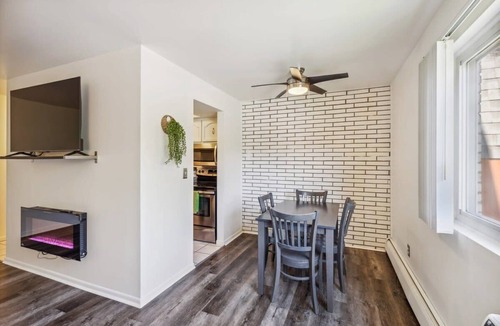 Ann Arbor Apartment | Perfect for Campus Visitors! Comfy Ann Arbor Apt