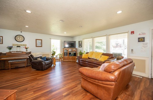 Roy House | Perfect for Connection Building Retreats and Family Reunions!