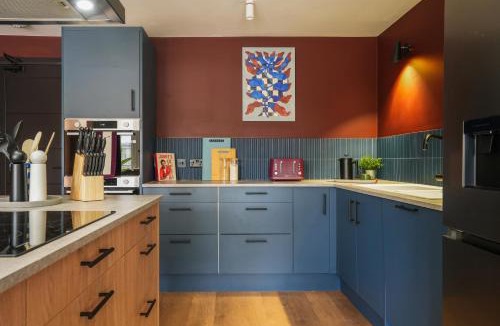 Ellesmere Port House | Perfect for Contractors 6 Bedroom House, Close to Chester & Cheshire Oaks, Free Parking & Free Wi-Fi Included