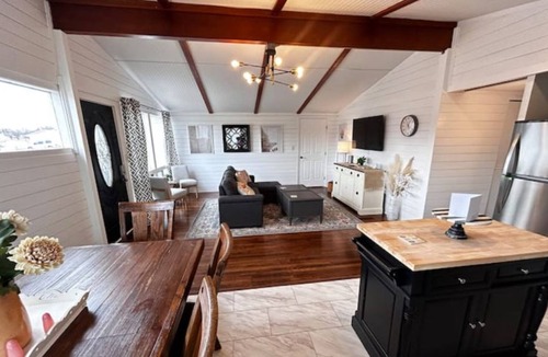Hamilton House | Perfect for couples retreat, family friendly and quilters!